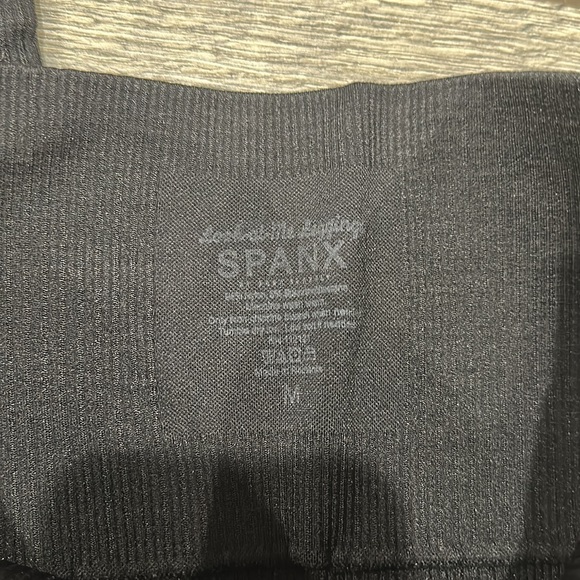 • Spanx • Look At Me Now Seamless Ribbed Black Leggings Women’s Medium - Picture 5 of 6
